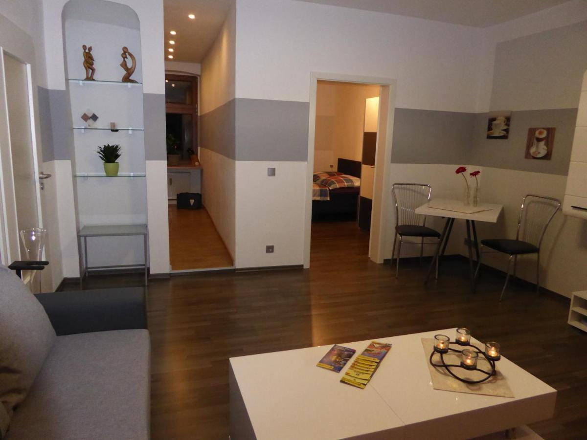 Weiss-Ferienwohnung เควดลินบวร์ก ภายนอก รูปภาพ