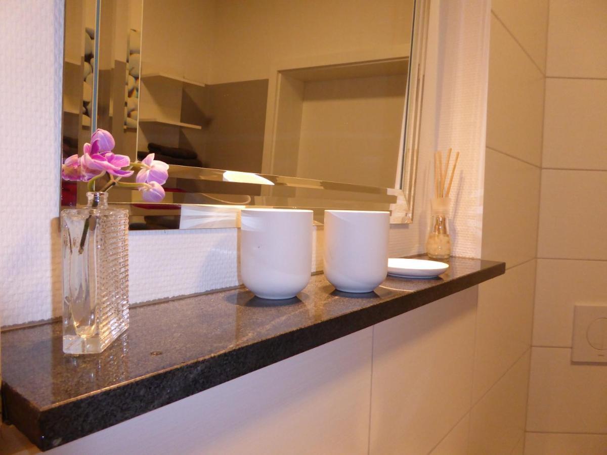 Weiss-Ferienwohnung เควดลินบวร์ก ภายนอก รูปภาพ